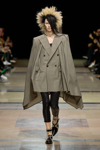 Look 8